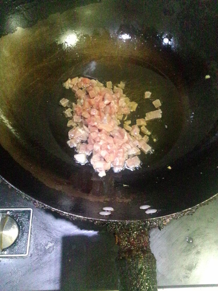 白菜肉丁饺子步骤3
