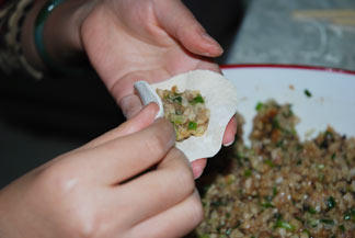 莲藕香菇猪肉饺子步骤12