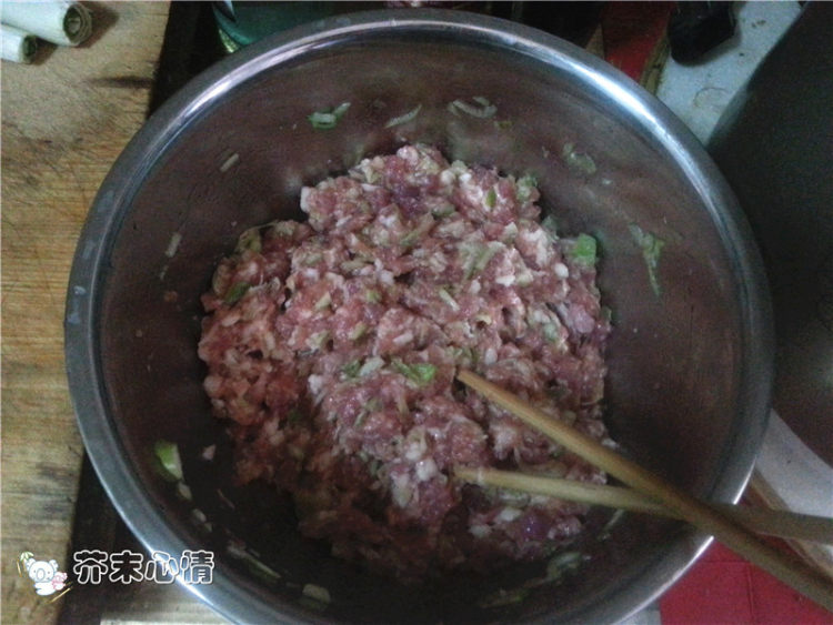 白菜香菇鲜肉水饺步骤2