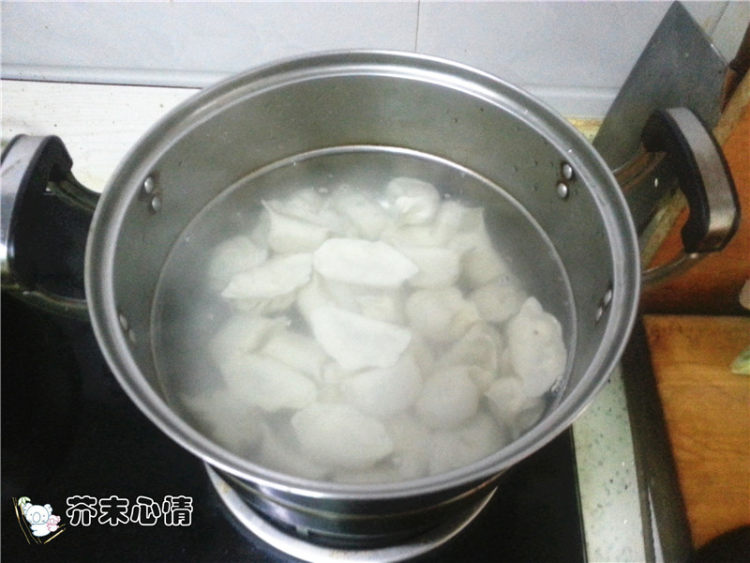 白菜香菇鲜肉水饺步骤7