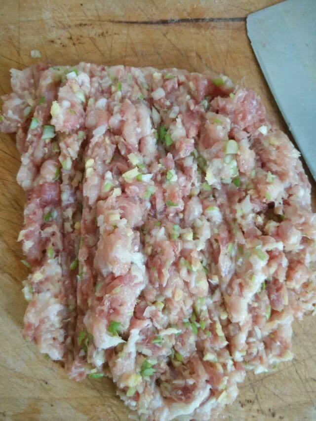 猪肉木耳饺子步骤2
