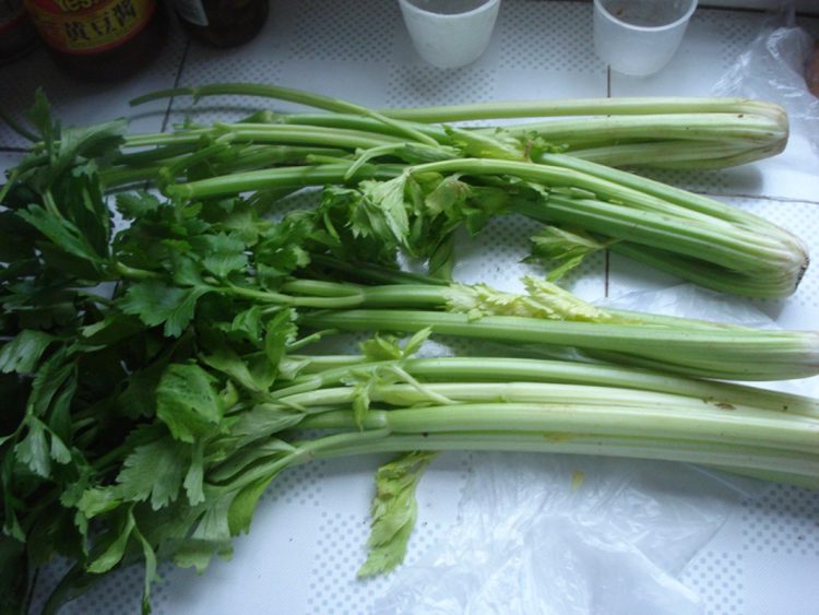 芹菜鲜肉水饺步骤1