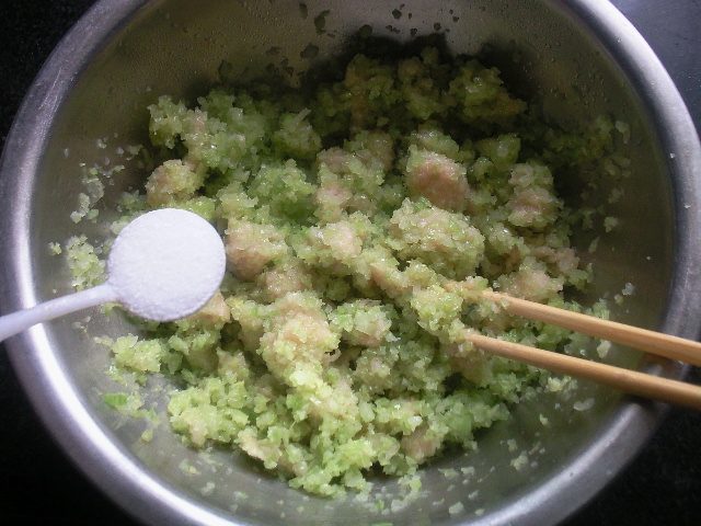 鸡蓉芹菜饺子步骤4