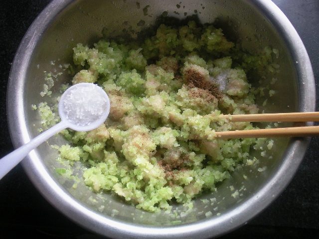 鸡蓉芹菜饺子步骤6