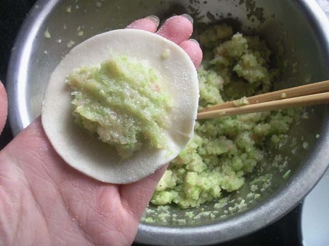 鸡蓉芹菜饺子步骤8