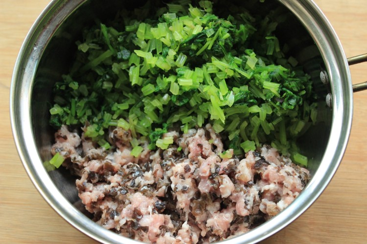 黑木耳芹菜肉饺子步骤3