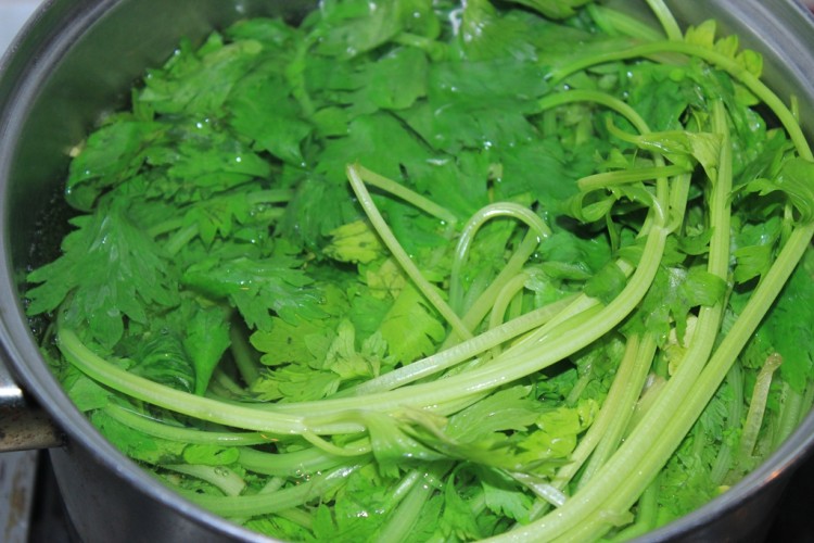 黑木耳芹菜肉饺子步骤2