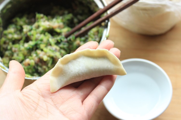 黑木耳芹菜肉饺子步骤5
