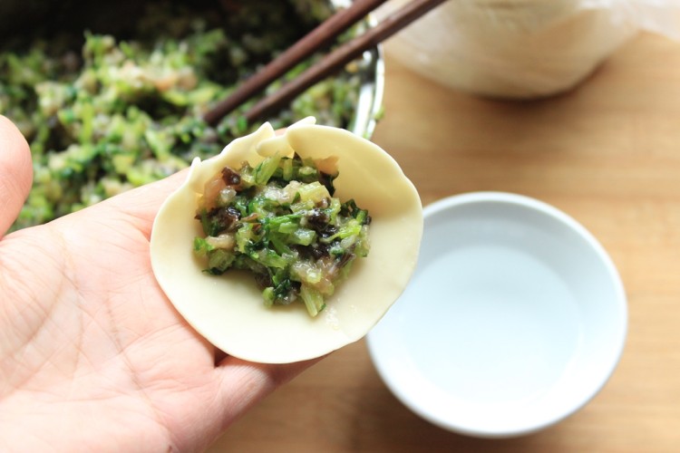 黑木耳芹菜肉饺子步骤4