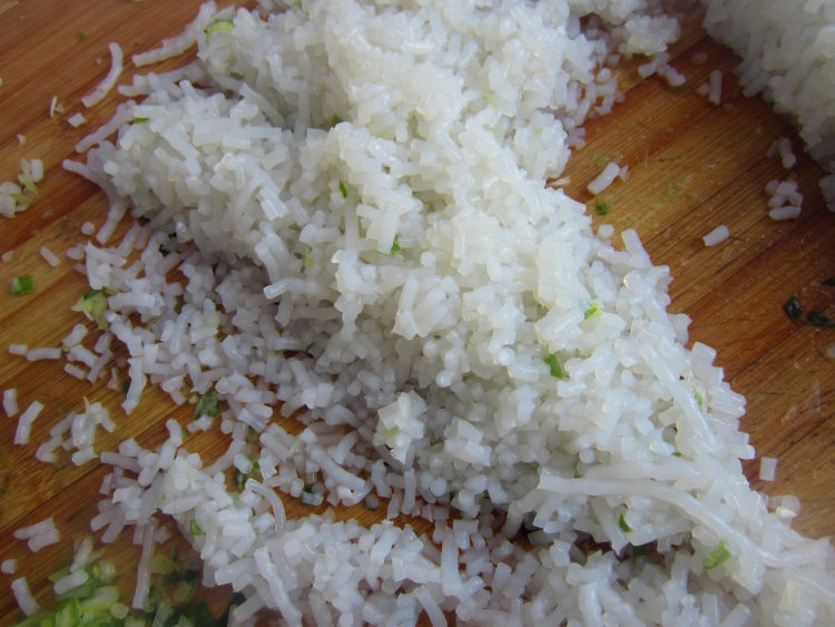 荠菜鲜肉水饺步骤2