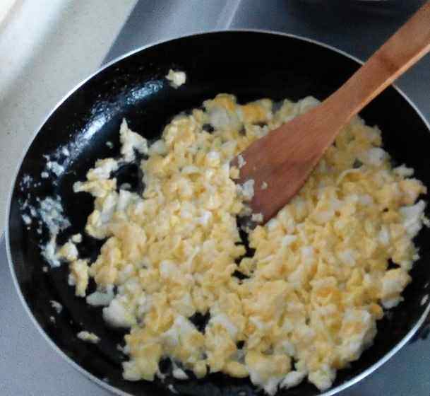 芹菜鸡蛋水饺步骤2