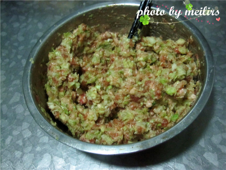 猪肉圆白菜大蒸饺步骤5