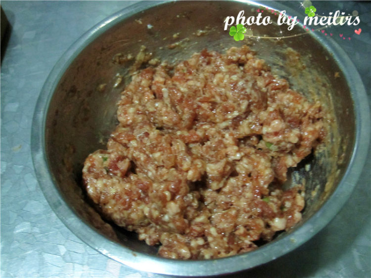 猪肉圆白菜大蒸饺步骤4