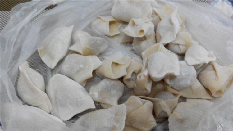 火腿菠菜饺子云吞步骤1