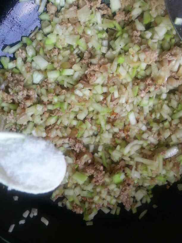 葫芦馅元宝饺子步骤6