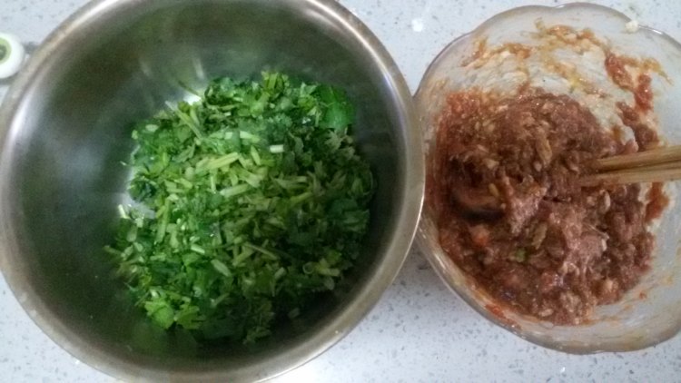 香菜羊肉饺子步骤1
