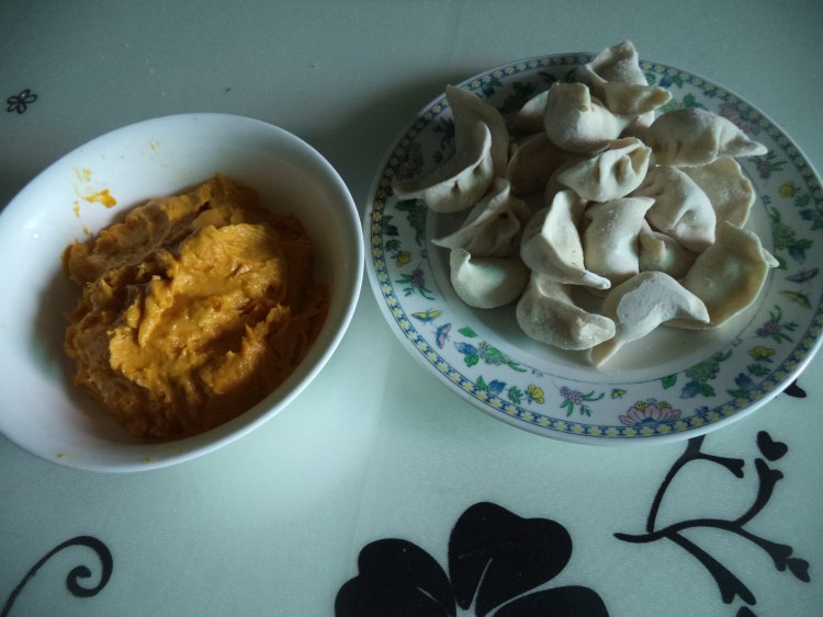 南瓜丸子煮饺子步骤1