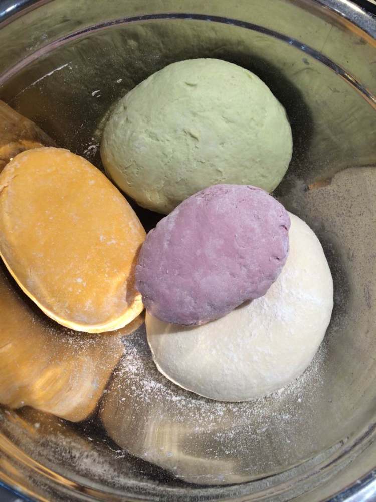 多彩白菜鲜肉水饺步骤2