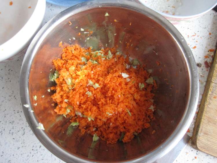 白菜胡萝卜肉饺子步骤4
