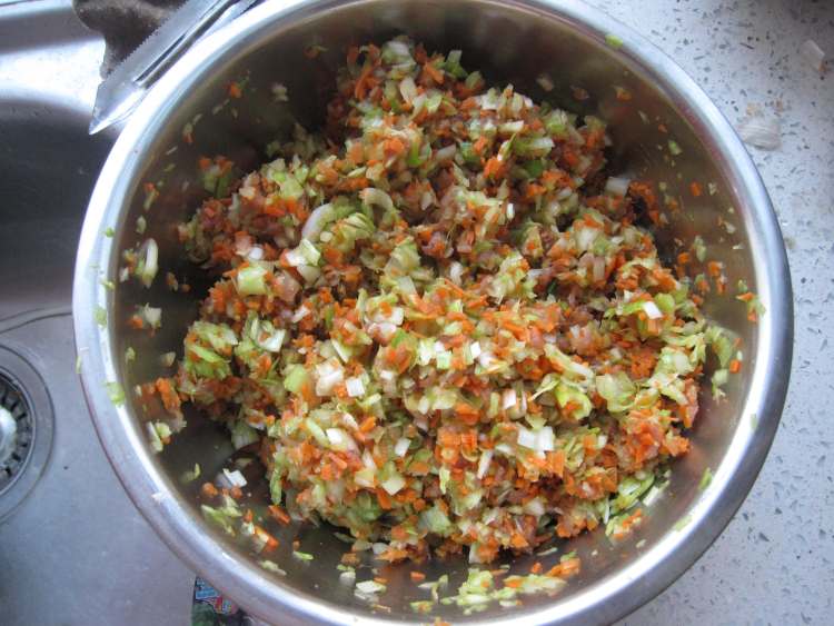 白菜胡萝卜肉饺子步骤5