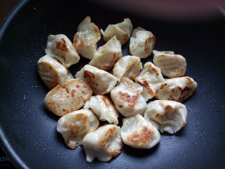 煎水饺步骤6