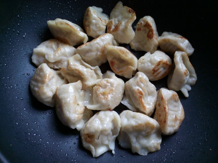 煎水饺步骤5
