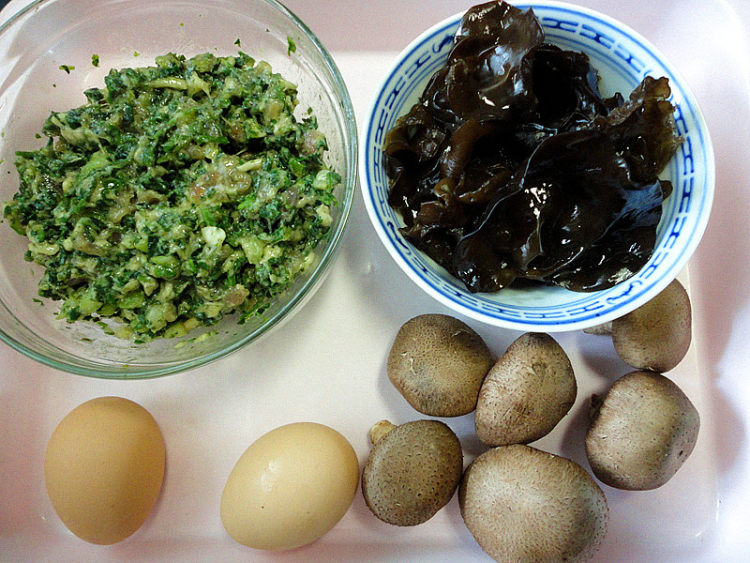 荠菜鸡蛋肉馅水饺步骤1