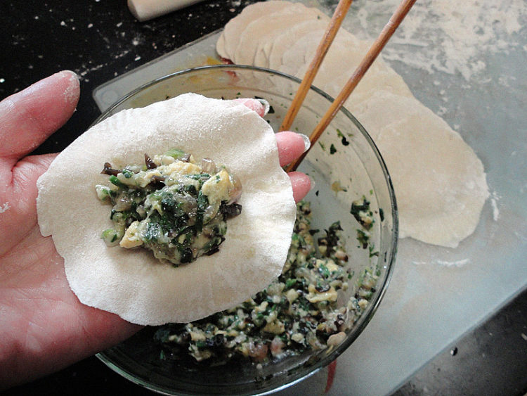 荠菜鸡蛋肉馅水饺步骤7
