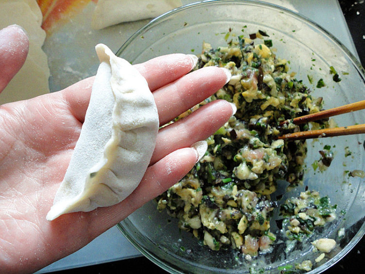 荠菜鸡蛋肉馅水饺步骤8