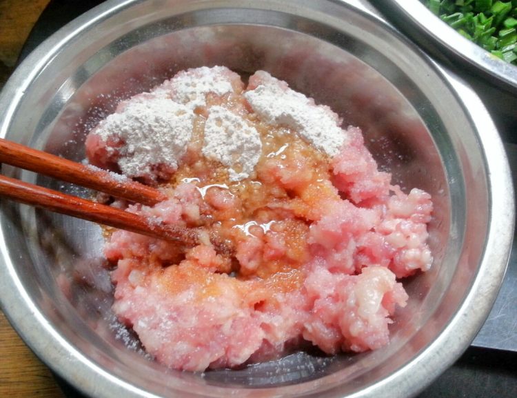 韭菜柳叶饺步骤1