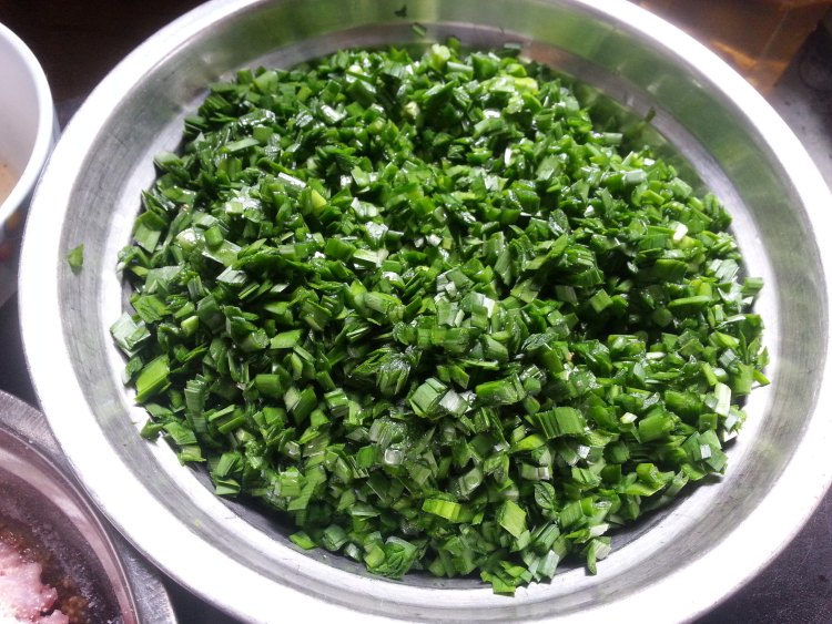 韭菜柳叶饺步骤2