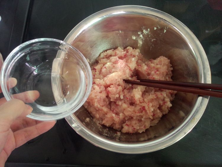 韭菜鱼肉饺子步骤3