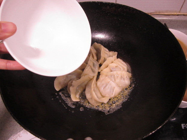 脆底煎饺步骤6