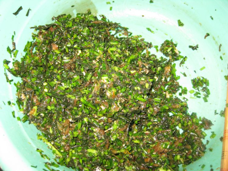 荠菜馅发面蒸饺步骤3