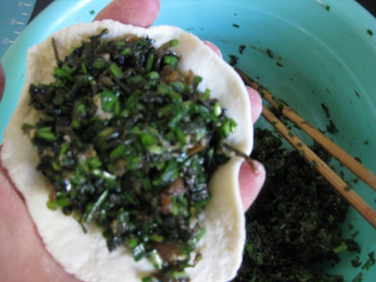 荠菜馅发面蒸饺步骤4