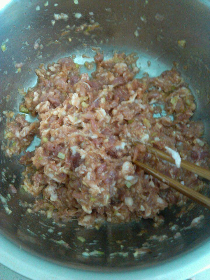 白菜韭菜馅饺子步骤1