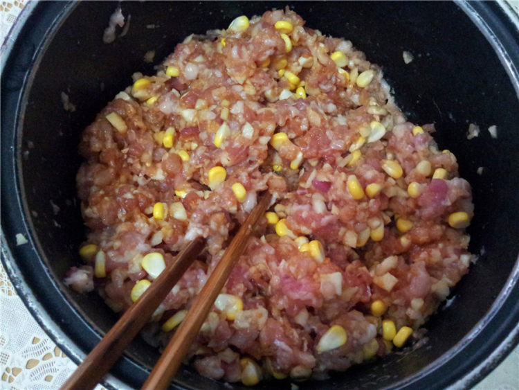 玉米马蹄饺步骤3