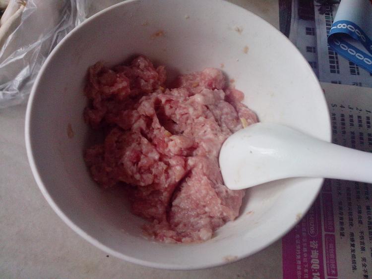 杏鲍菇瘦肉蒸饺步骤2