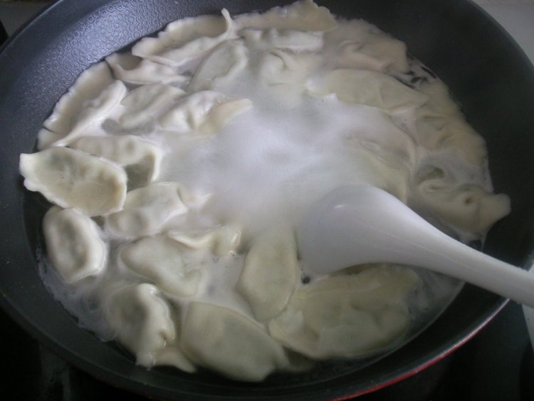 香菜萝卜猪肉饺子步骤8