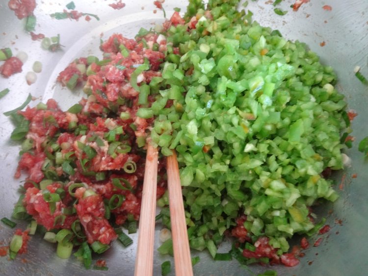 猪肉青椒饺子步骤6