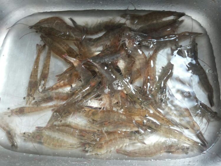 鸡汤鲜虾饺步骤1
