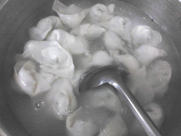 白菜葱肉末饺子步骤7