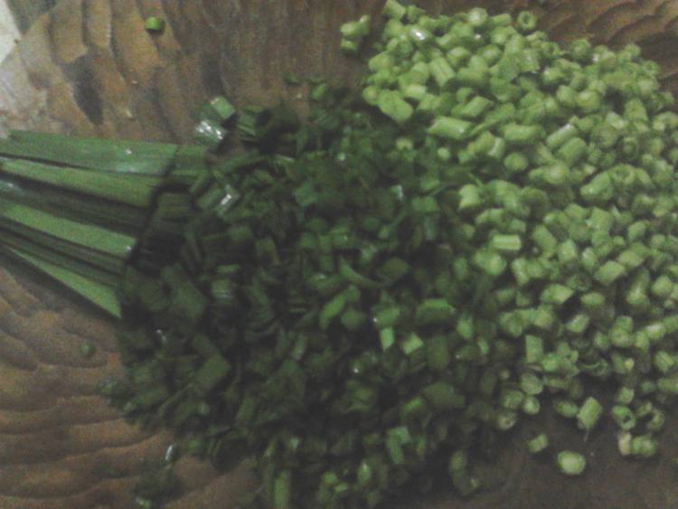 肉末豆角韭菜饺子步骤1
