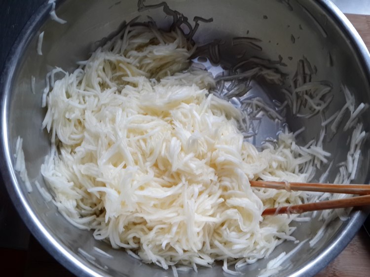 七夕节北瓜鸡蛋馅饺子步骤4
