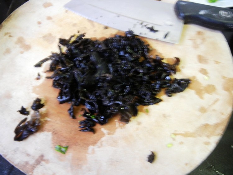 豇豆肉馅生煎饺步骤2
