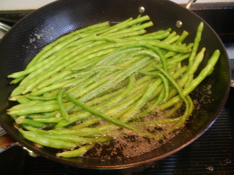 豇豆肉馅生煎饺步骤3