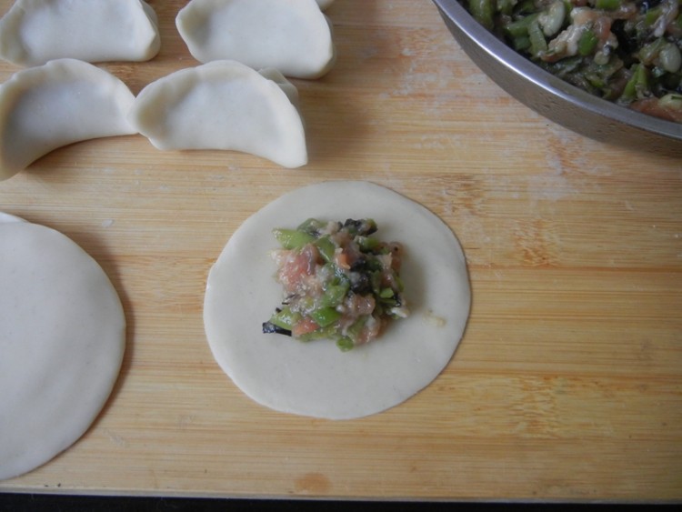 豇豆肉馅生煎饺步骤12