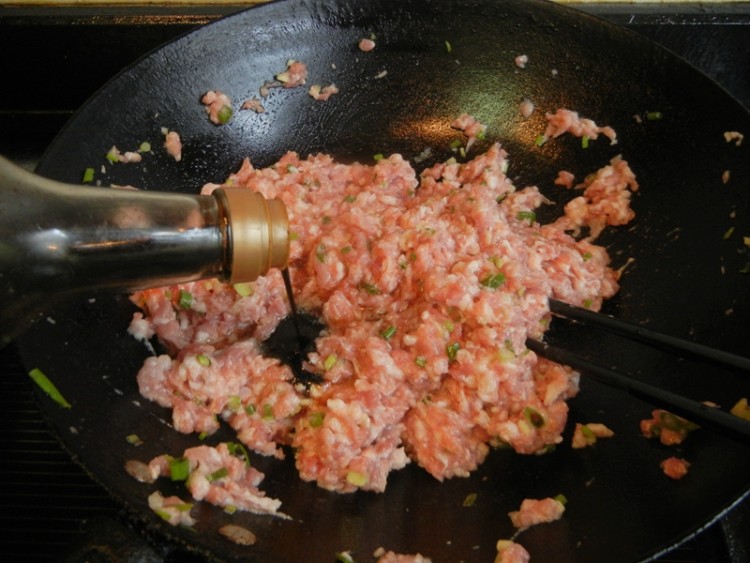 豇豆肉馅生煎饺步骤8