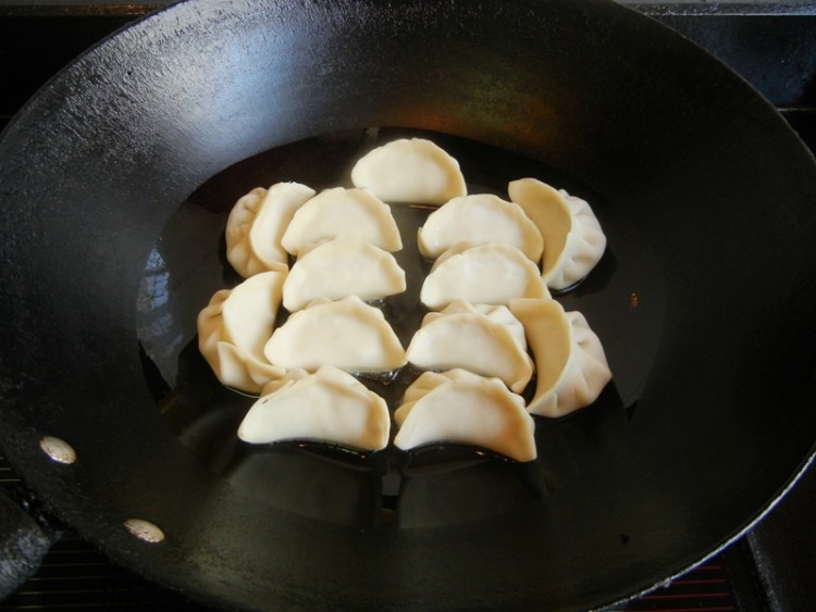 豇豆肉馅生煎饺步骤17
