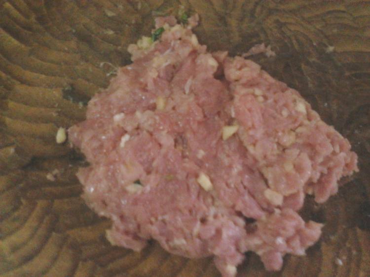 肉末韭菜芹菜饺子步骤2